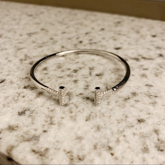 Jewelry - silver bangle
